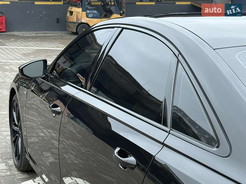 Седан Audi A8 2024 в Ровно