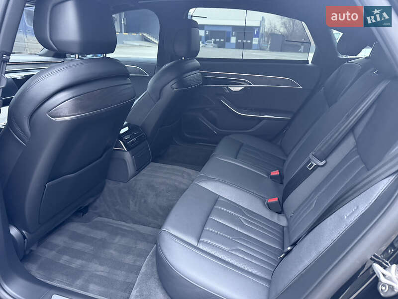 Седан Audi A8 2024 в Ровно