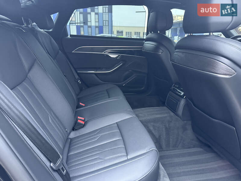 Седан Audi A8 2024 в Ровно