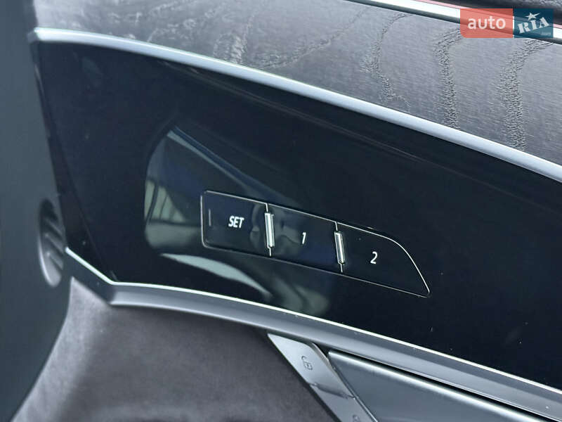 Седан Audi A8 2024 в Ровно