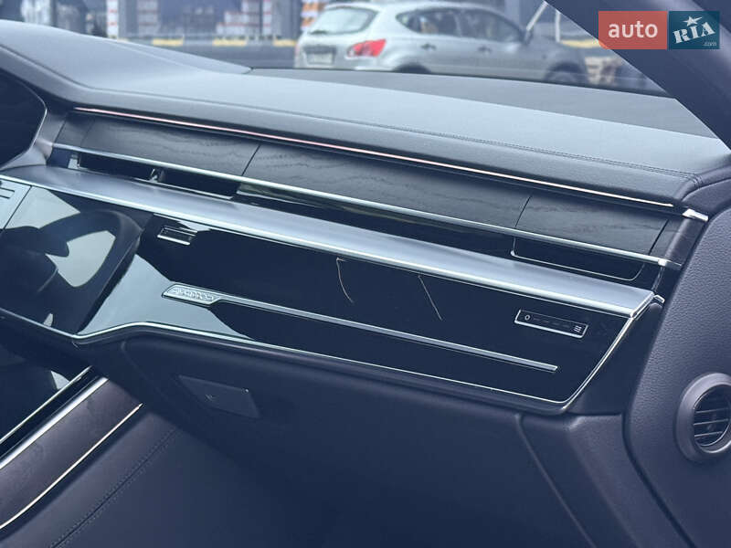 Седан Audi A8 2024 в Ровно