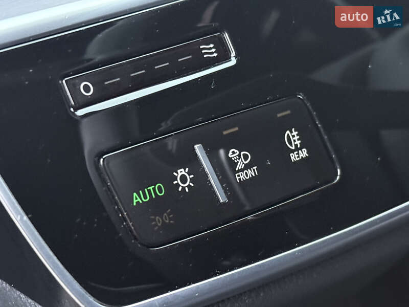 Седан Audi A8 2024 в Ровно