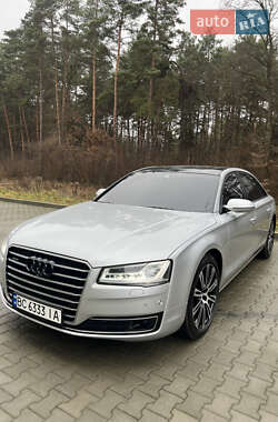 Седан Audi A8 2010 в Новояворовске