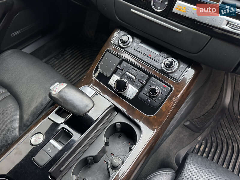 Седан Audi A8 2015 в Киеве