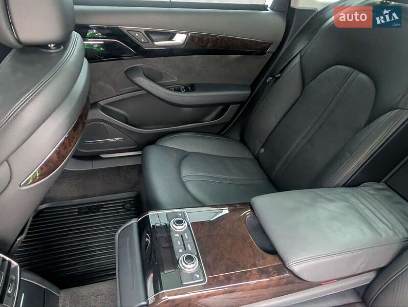 Седан Audi A8 2014 в Борисполе