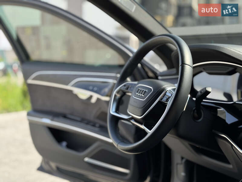 Седан Audi A8 2021 в Ивано-Франковске