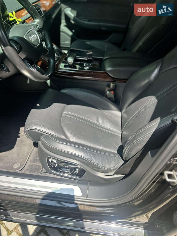 Седан Audi A8 2013 в Сокирянах