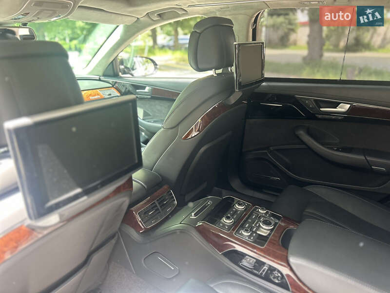 Седан Audi A8 2013 в Сокирянах