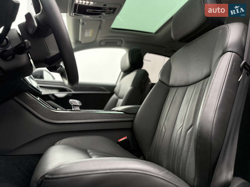 Седан Audi A8 2024 в Хмельницком