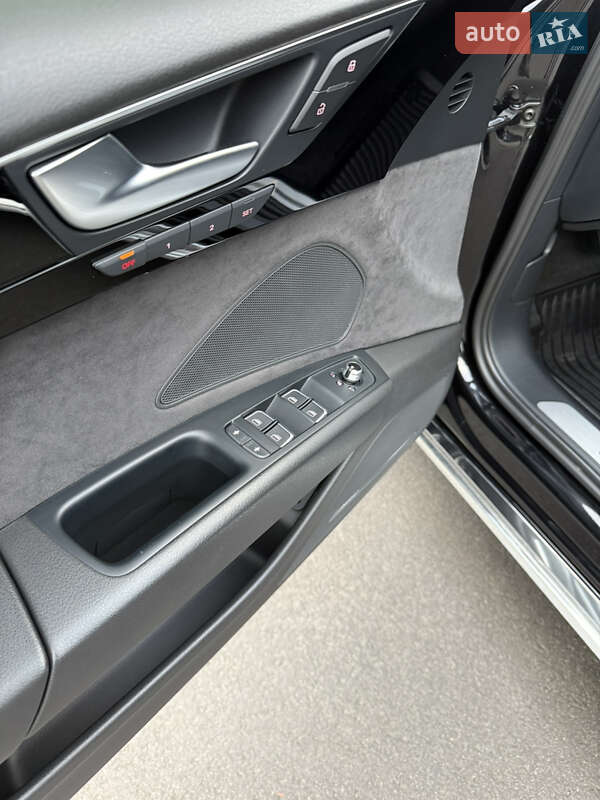 Седан Audi A8 2014 в Киеве