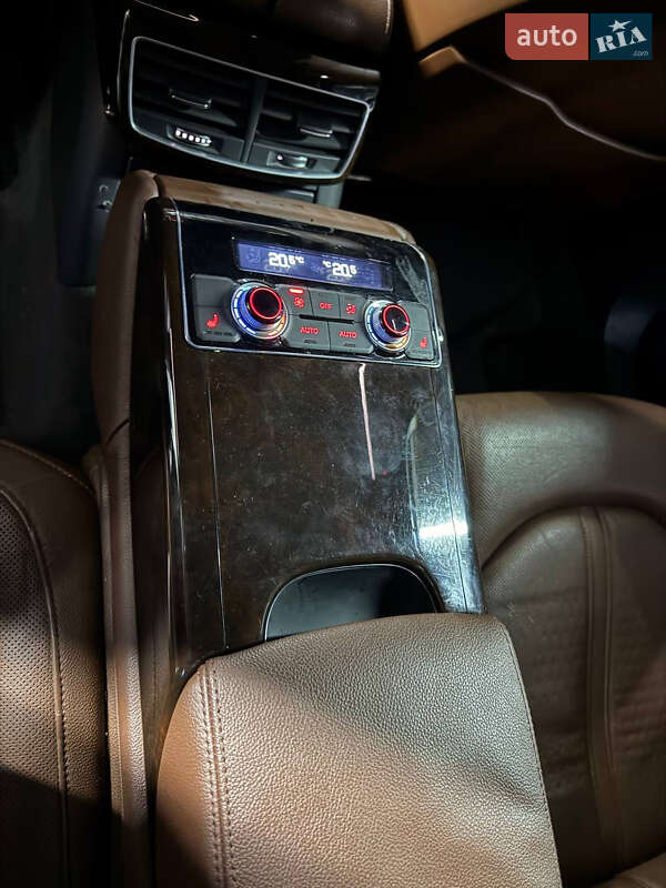 Седан Audi A8 2014 в Луцке