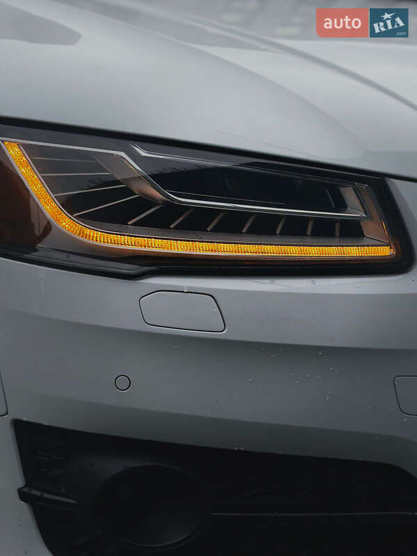 Седан Audi A8 2017 в Киеве