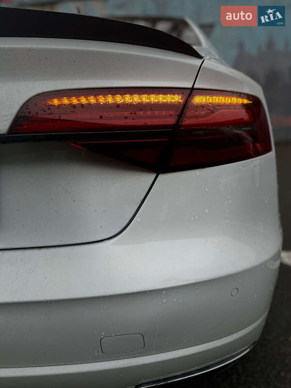 Седан Audi A8 2017 в Киеве