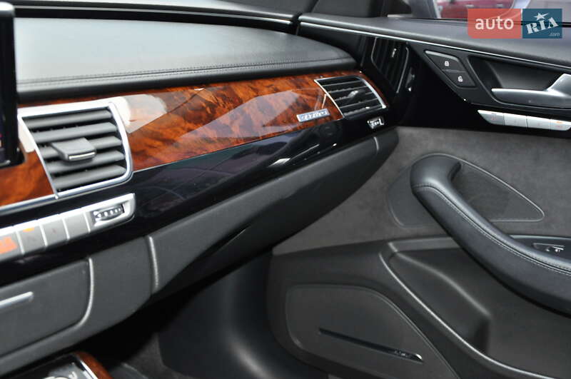 Седан Audi A8 2013 в Одессе