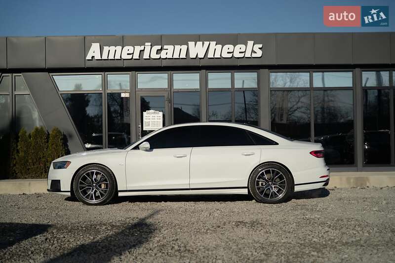 Седан Audi A8 2021 в Черновцах