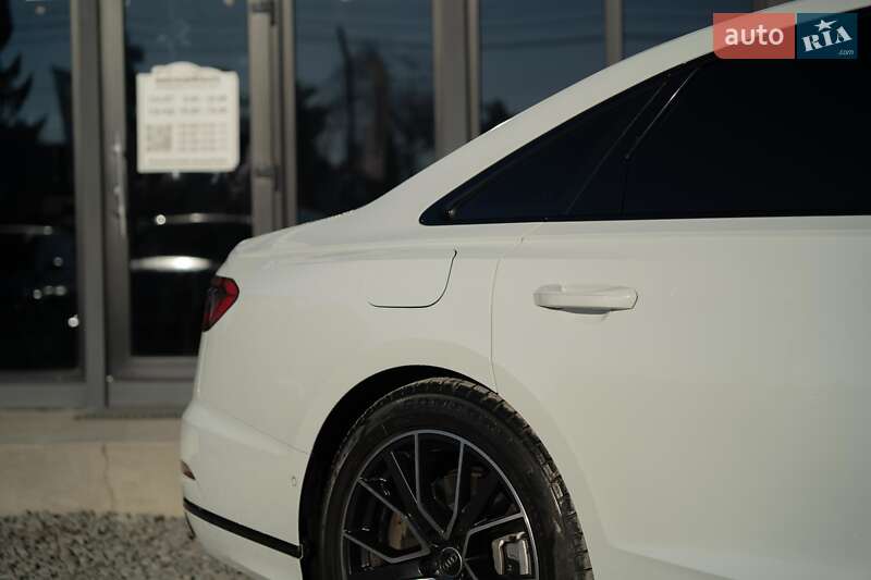 Седан Audi A8 2021 в Черновцах