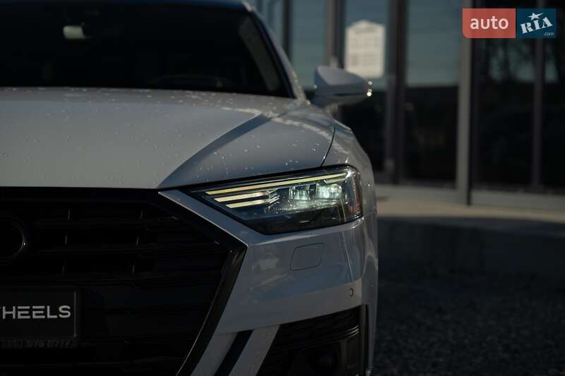 Седан Audi A8 2021 в Черновцах