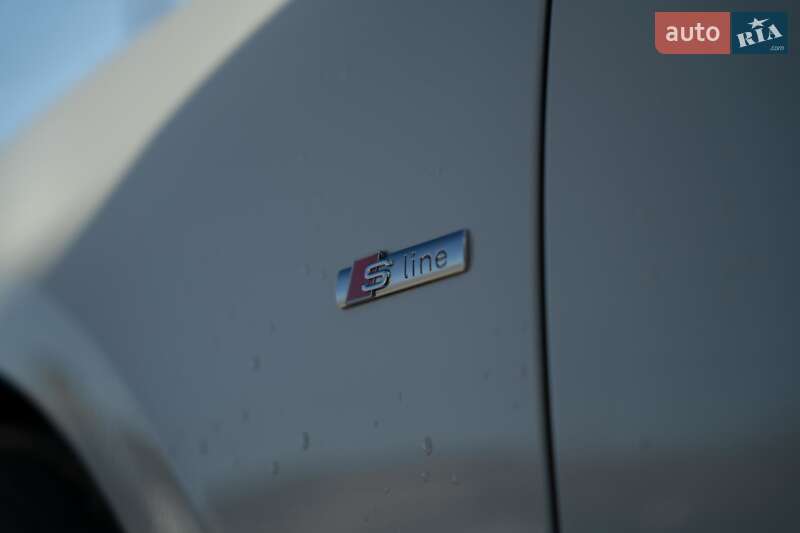 Седан Audi A8 2021 в Черновцах