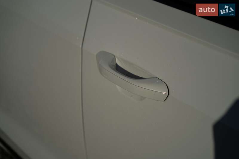 Седан Audi A8 2021 в Черновцах