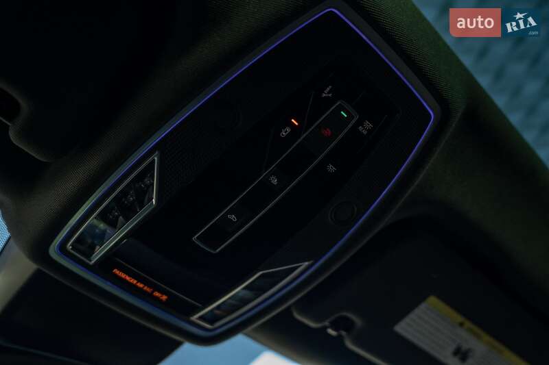 Седан Audi A8 2021 в Черновцах