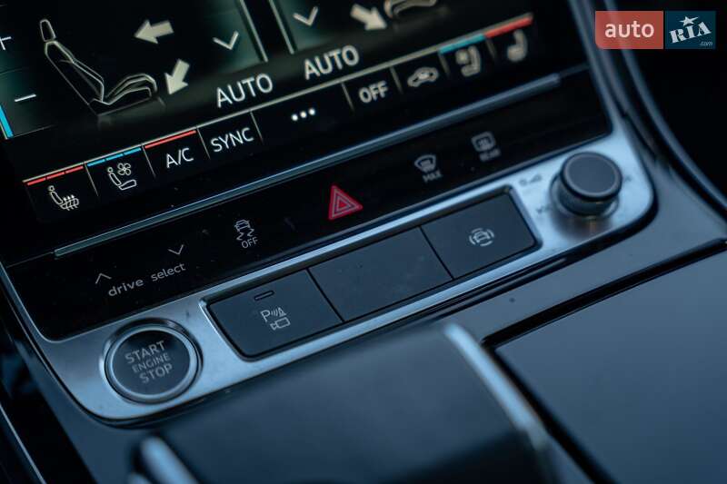 Седан Audi A8 2021 в Черновцах