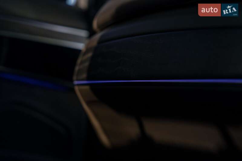 Седан Audi A8 2021 в Черновцах