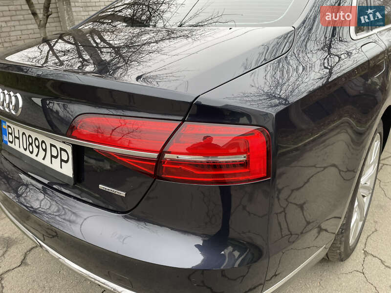 Седан Audi A8 2015 в Днепре