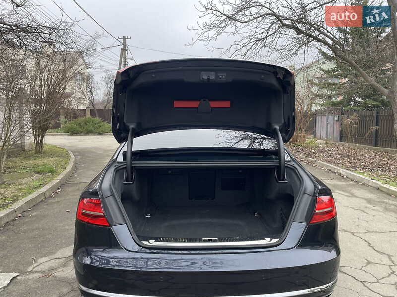 Седан Audi A8 2015 в Днепре