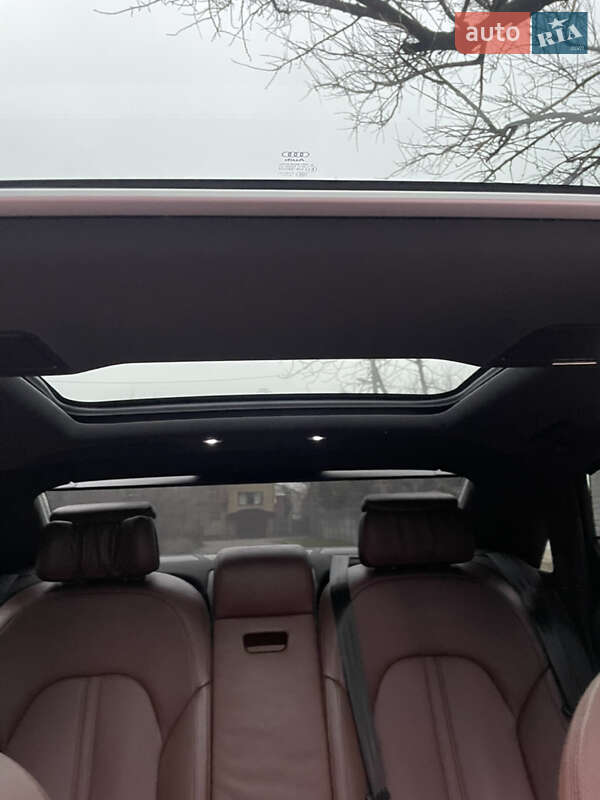 Седан Audi A8 2015 в Днепре