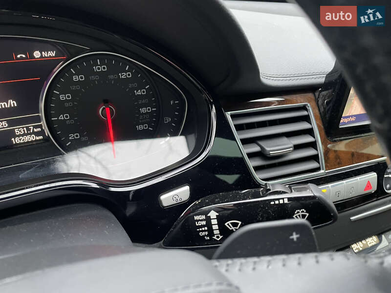 Седан Audi A8 2015 в Днепре