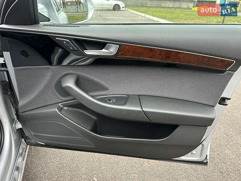 Седан Audi A8 2012 в Киеве