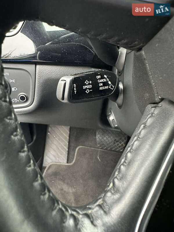 Седан Audi A8 2012 в Киеве