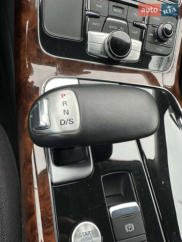 Седан Audi A8 2012 в Киеве