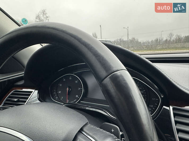 Седан Audi A8 2012 в Киеве