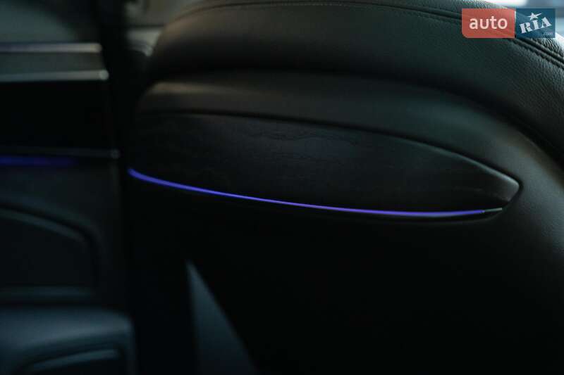 Седан Audi A8 2021 в Черновцах