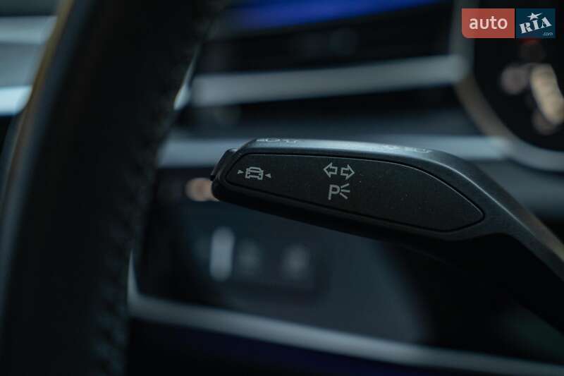 Седан Audi A8 2021 в Черновцах