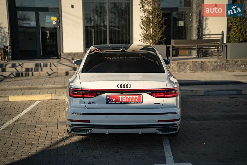 Седан Audi A8 2021 в Черновцах