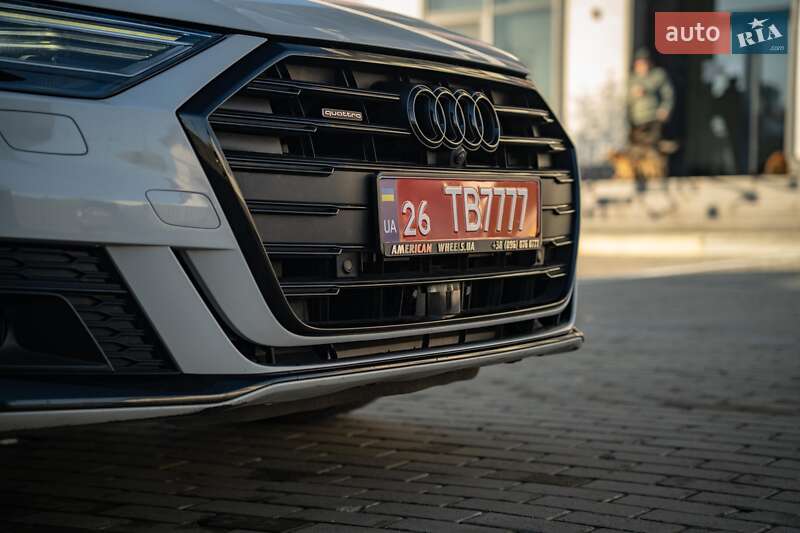 Седан Audi A8 2021 в Черновцах