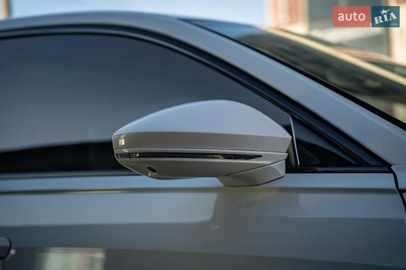 Седан Audi A8 2021 в Черновцах