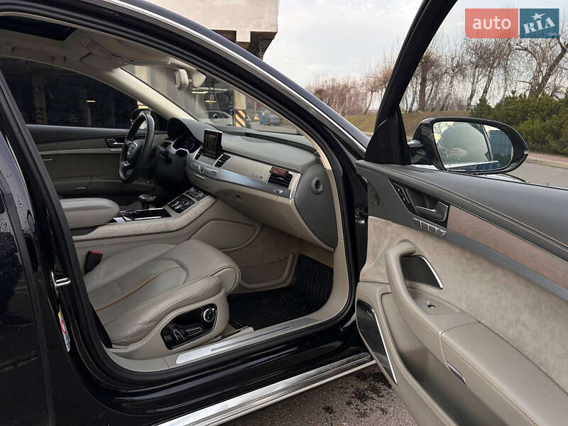 Седан Audi A8 2013 в Киеве