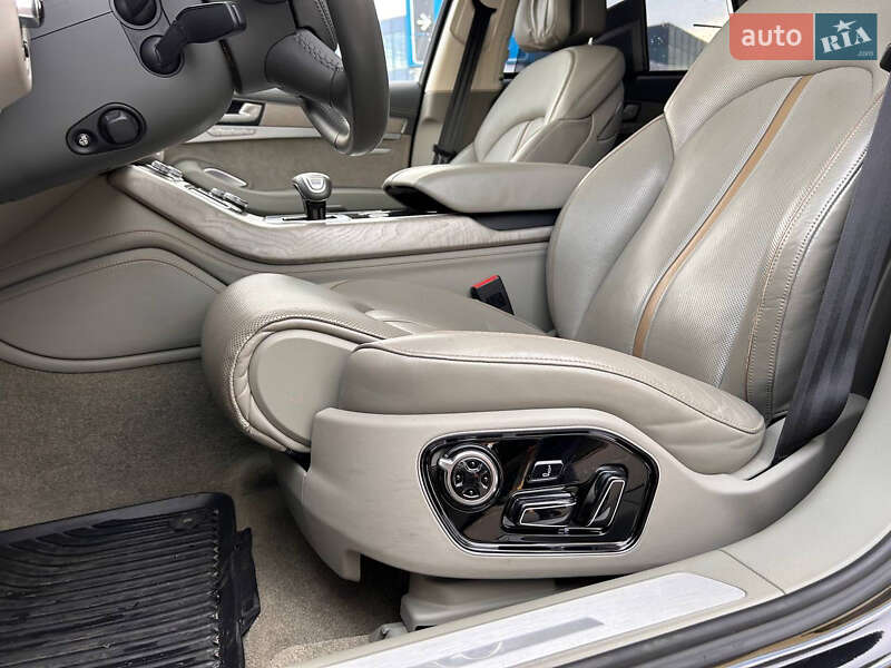 Седан Audi A8 2013 в Киеве