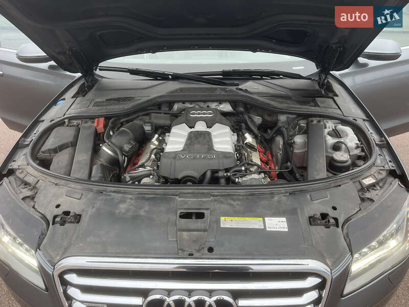 Седан Audi A8 2014 в Коростене