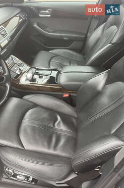 Седан Audi A8 2014 в Коростене