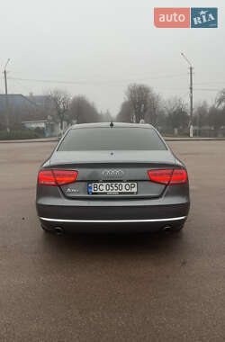 Седан Audi A8 2014 в Коростене