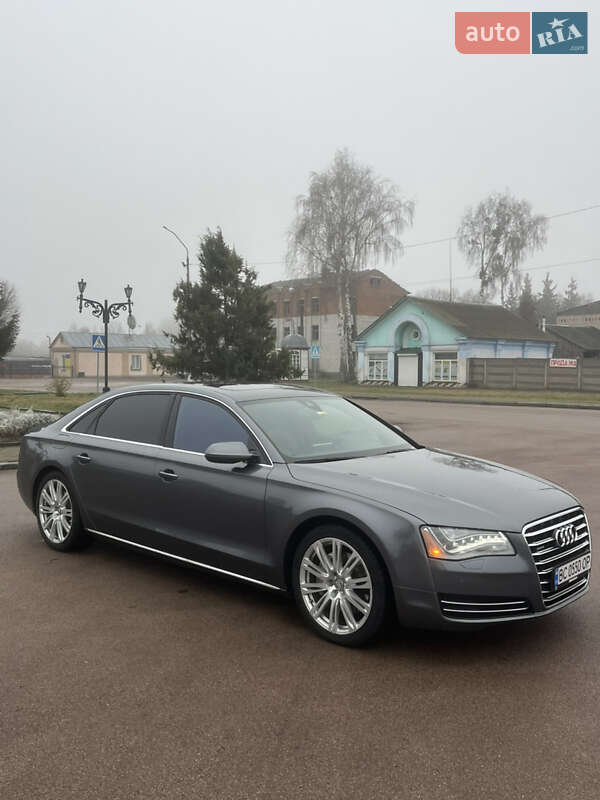 Седан Audi A8 2014 в Коростене