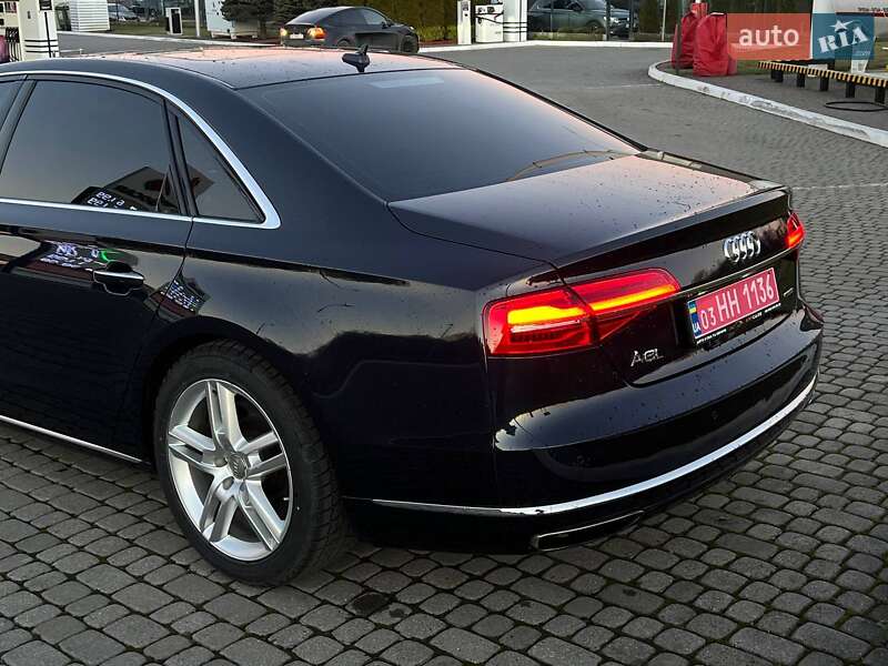 Седан Audi A8 2016 в Львові