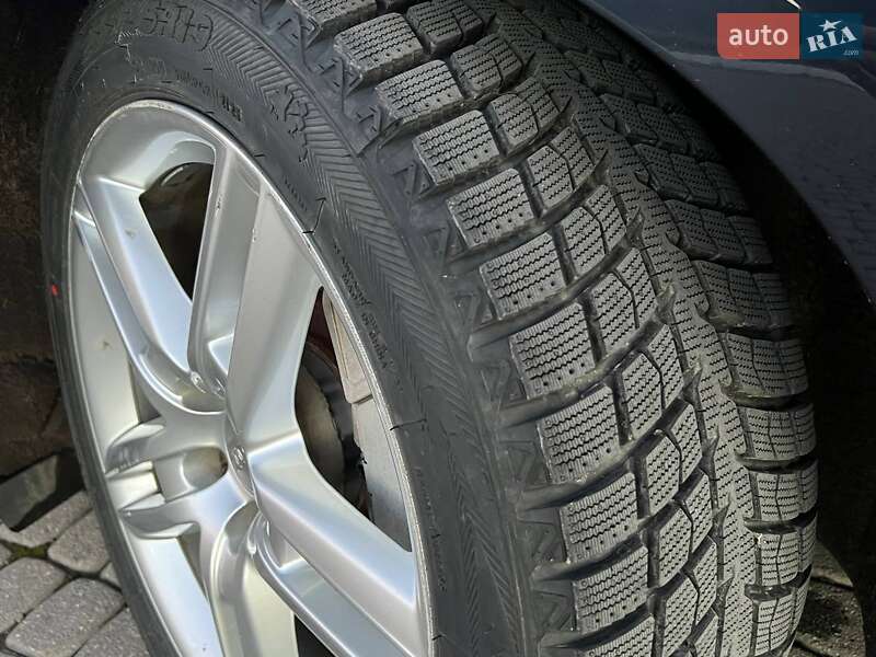 Седан Audi A8 2016 в Львові