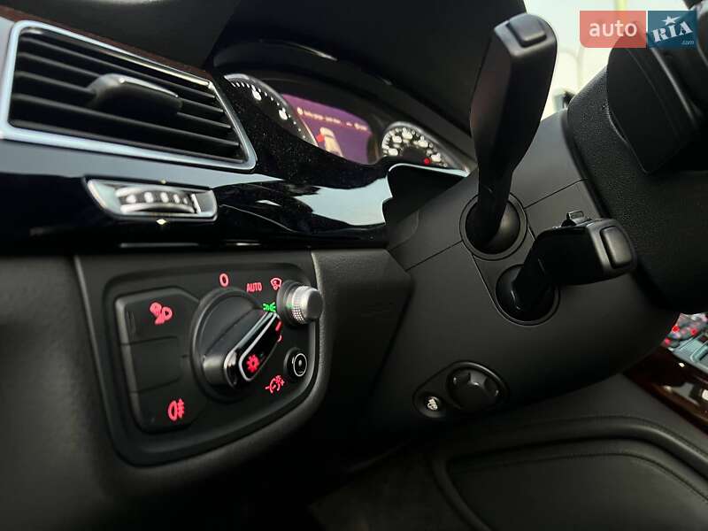 Седан Audi A8 2016 в Львові