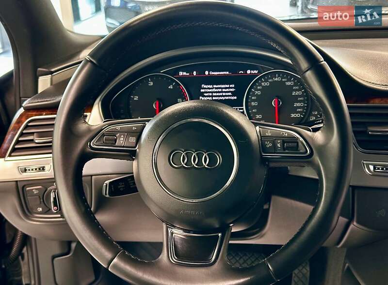 Седан Audi A8 2013 в Львове