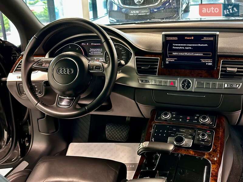 Седан Audi A8 2013 в Львове